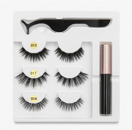 A Pair Of False Eyelashes With Magnets In Fashion - Heritage cosmetics and beauty care