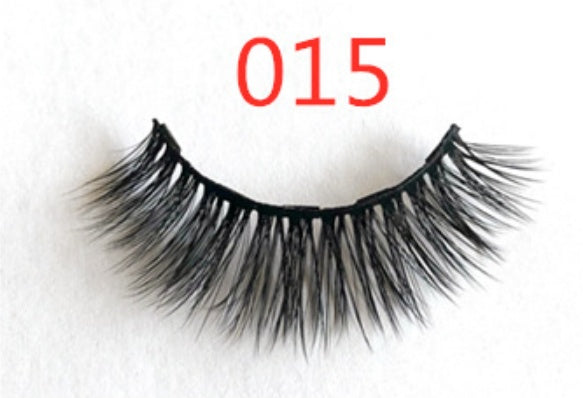 A Pair Of False Eyelashes With Magnets In Fashion - Heritage cosmetics and beauty care