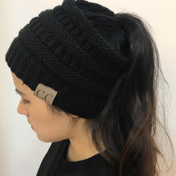 Women's knitted horsetail hats - Heritage cosmetics and beauty care