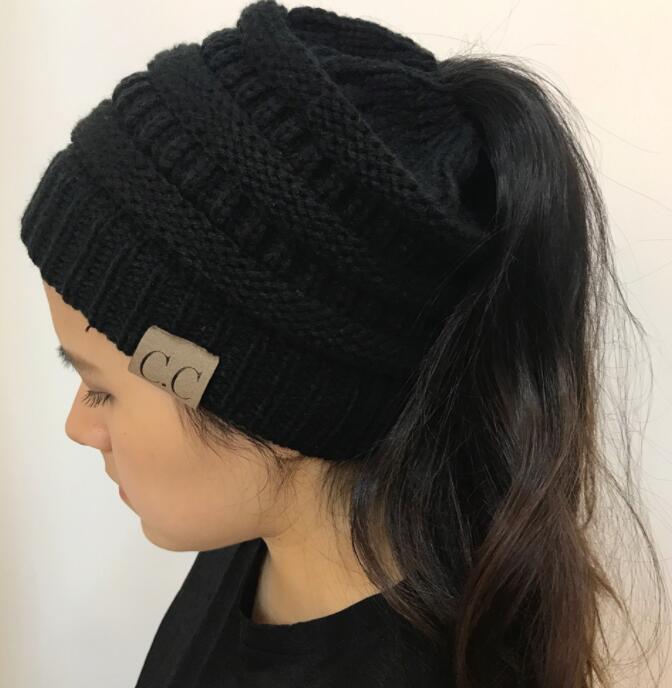 Women's knitted horsetail hats - Heritage cosmetics and beauty care