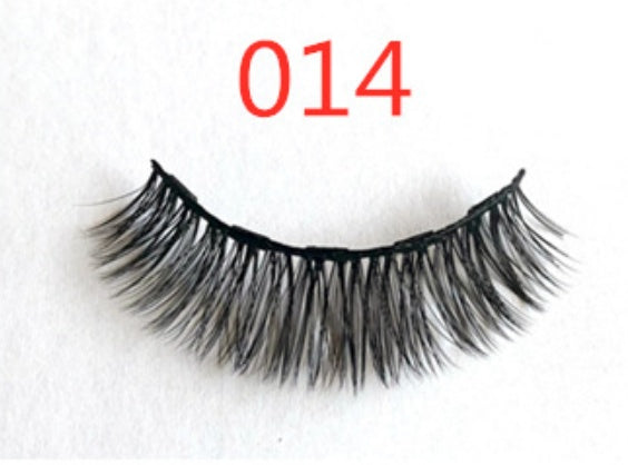 A Pair Of False Eyelashes With Magnets In Fashion - Heritage cosmetics and beauty care