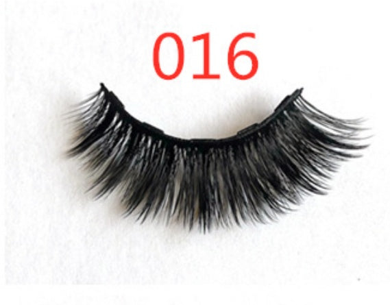 A Pair Of False Eyelashes With Magnets In Fashion - Heritage cosmetics and beauty care