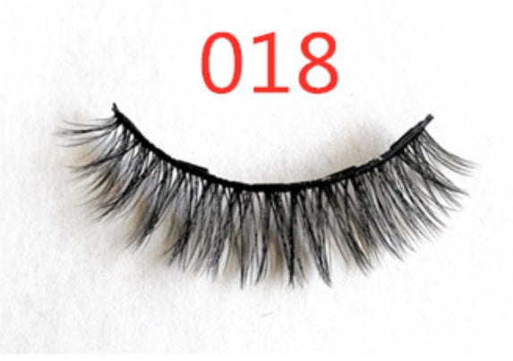 A Pair Of False Eyelashes With Magnets In Fashion - Heritage cosmetics and beauty care