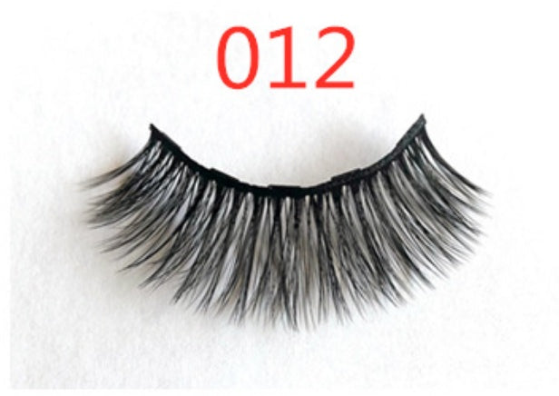 A Pair Of False Eyelashes With Magnets In Fashion - Heritage cosmetics and beauty care