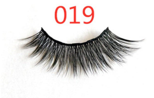 A Pair Of False Eyelashes With Magnets In Fashion - Heritage cosmetics and beauty care