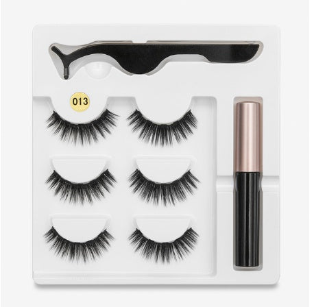 A Pair Of False Eyelashes With Magnets In Fashion - Heritage cosmetics and beauty care