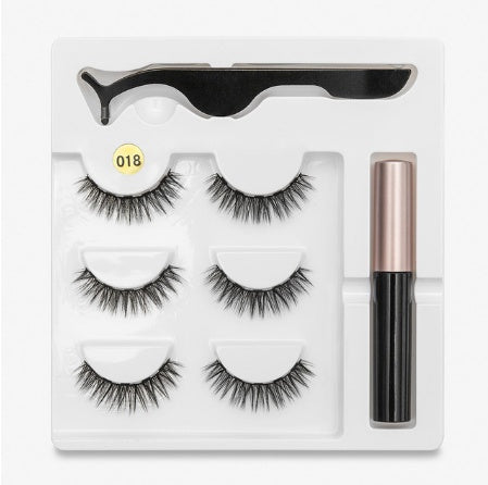 A Pair Of False Eyelashes With Magnets In Fashion - Heritage cosmetics and beauty care