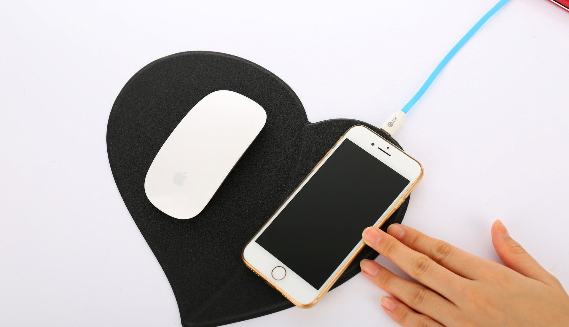 Fast wireless charging heart-shaped leather mouse pad - Heritage cosmetics and beauty care